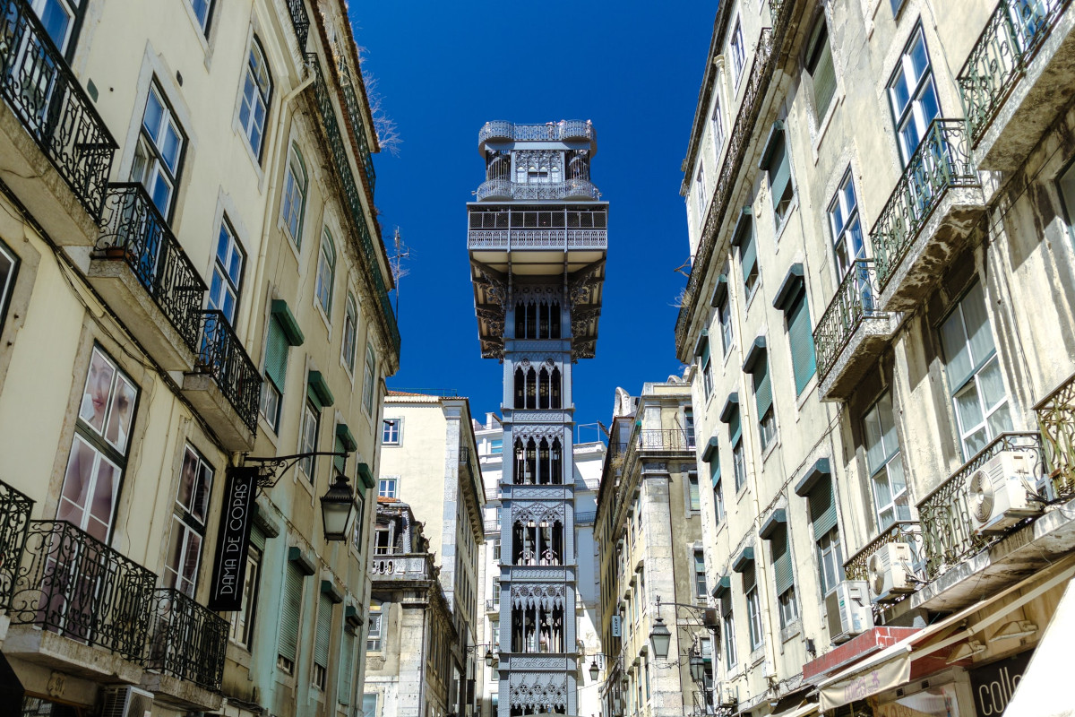 Take the Elevador de Santa Justa