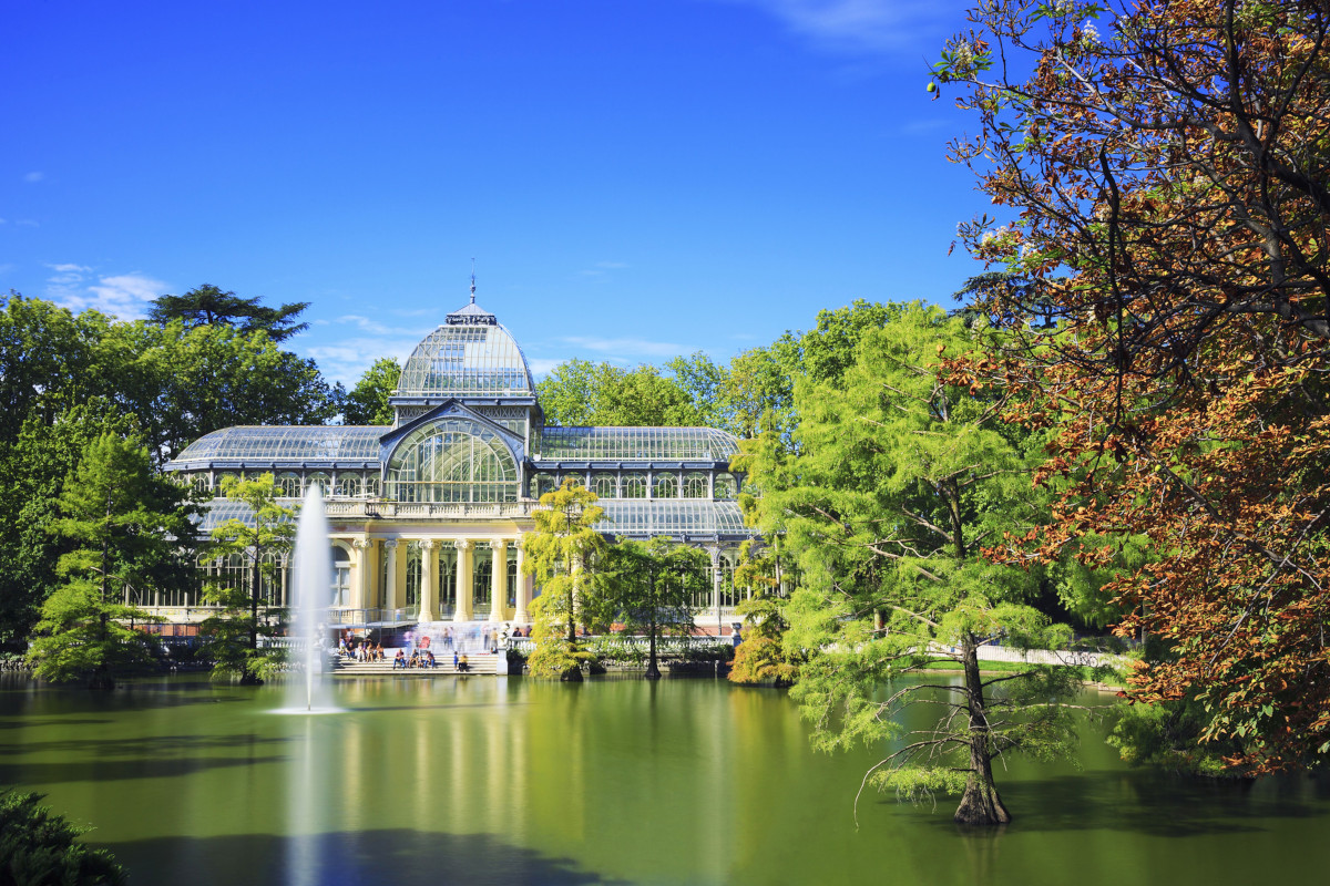 Stroll through the Retiro Park