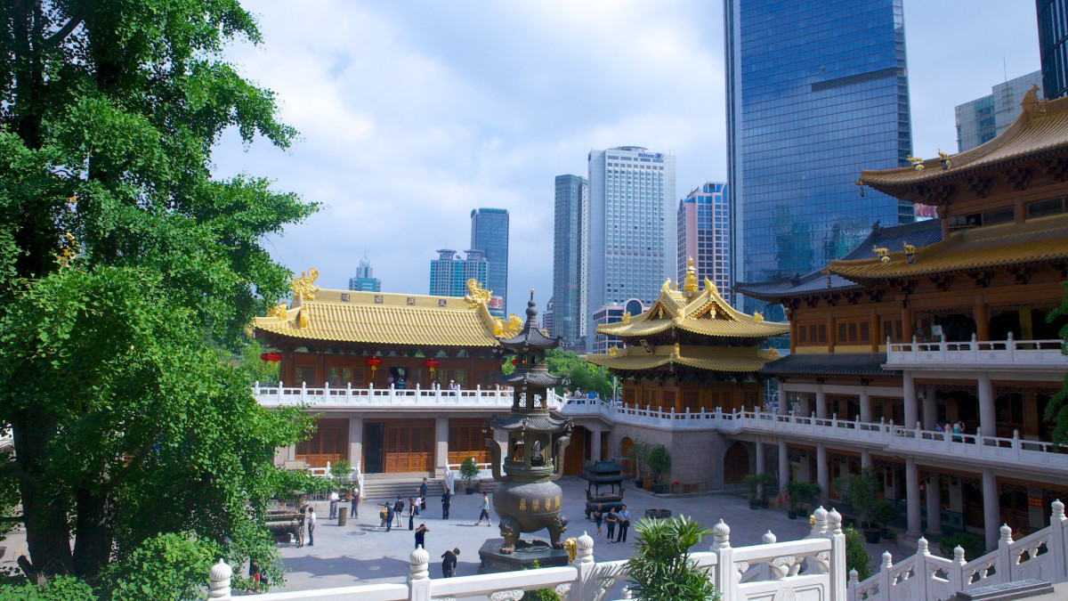 Visit the Jing’an Temple